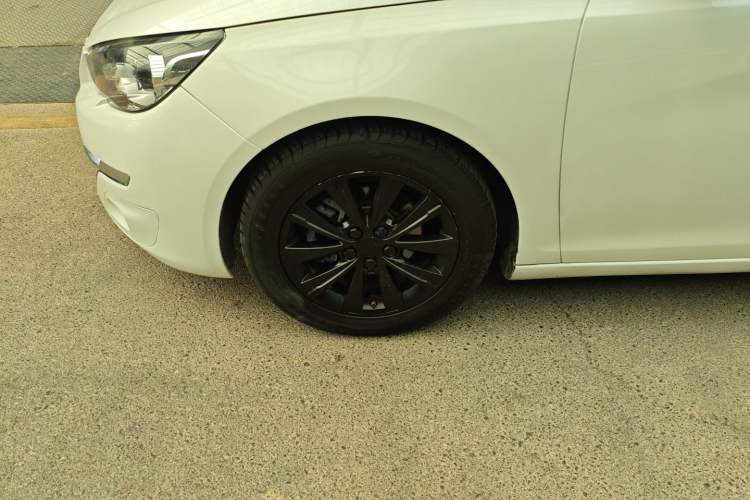 Used Peugeot 308S 2015 1.2T Automatic Jingchi Edition Left Front Wheel Hub