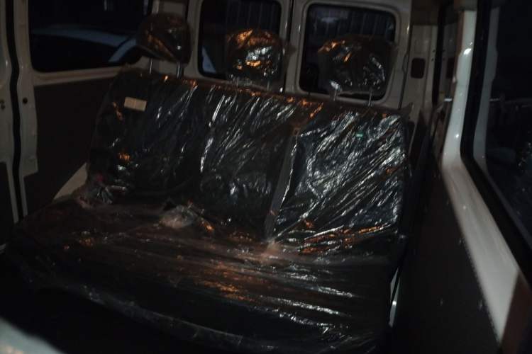 Used SAIC MAXUS Xintu V80 2023 2.0T Manual Classic Aoyuntong Short Wheelbase Mid-Roof 5/6-Seater