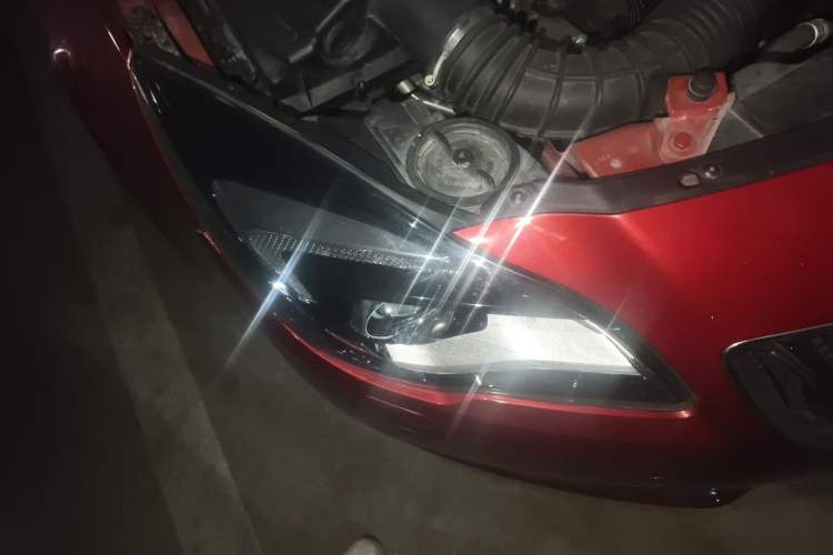 Used Buick Regal 2014 2.4L SIDI Luxury Fashion Edition Right Front Headlight