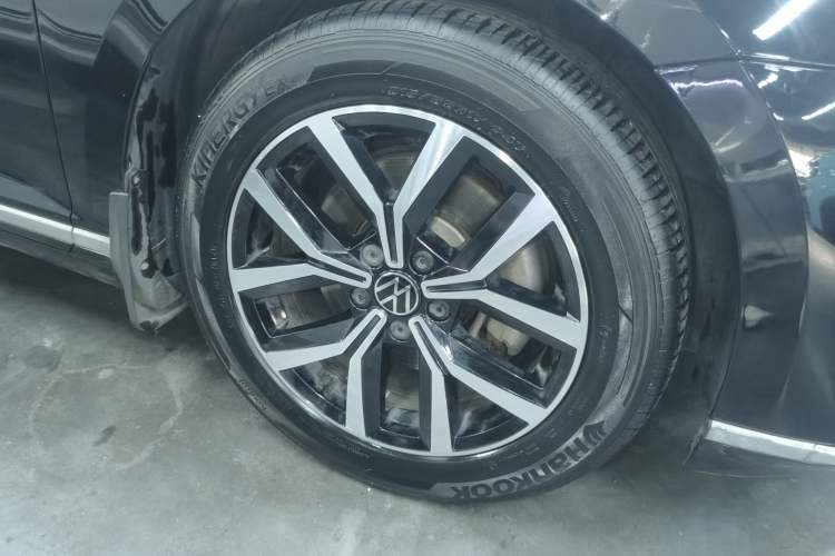 Used Volkswagen Magotan 2020 330TSI DSG Leading Model Right Front Wheel Hub