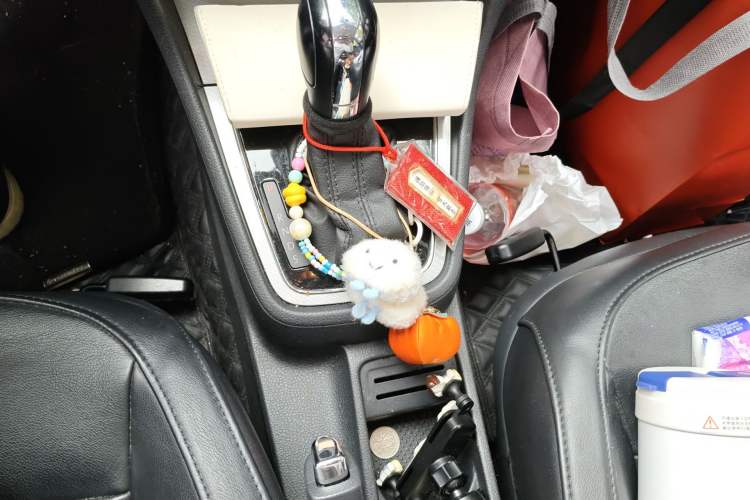 Used Volkswagen Gran Lavida 2014 1.6L Automatic Sport Edition Gear Lever