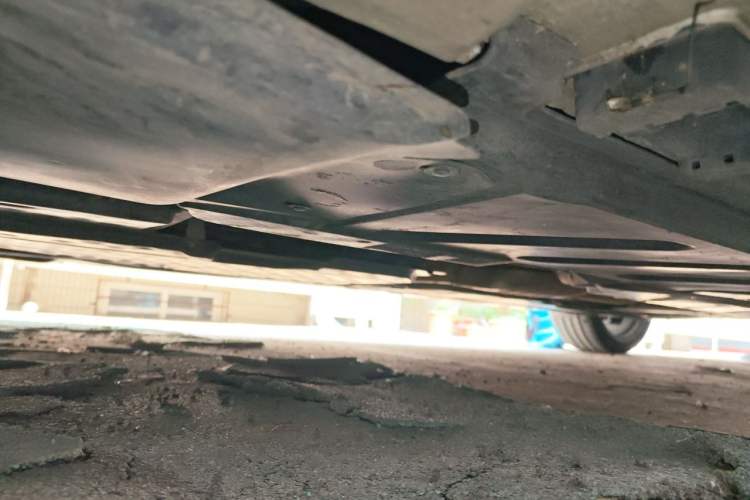 Used Mercedes-Benz E-Class 2016 E 300 L Sporty and Stylish Model Chassis Front Left