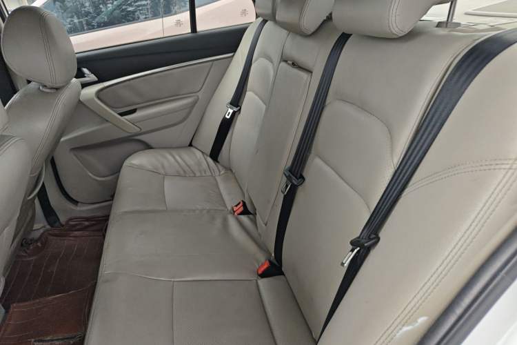 Used Geely Auto Emgrand 2014 Sedan 1.5L CVT Elite Model Left Rear Seat