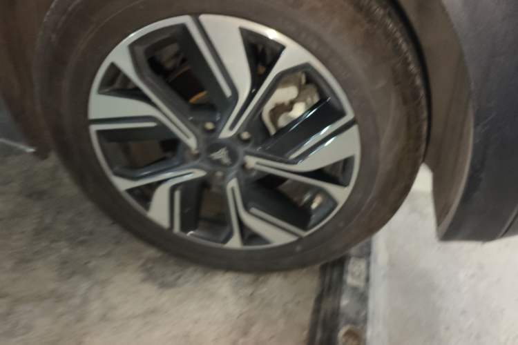 Used NETA U 2022 Zhi 400 Lithium Iron Phosphate Right Front Wheel Hub