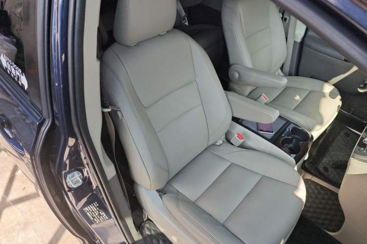 Used Toyota Sienna 2019 3.5L Two-Wheel Drive XLE 7 Seats U.S. Specification
