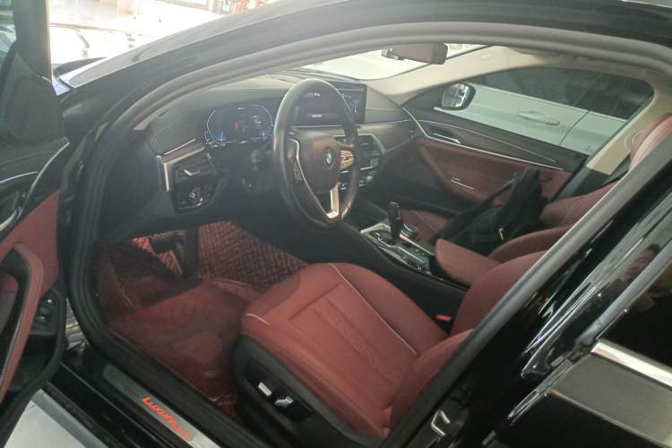 Used BMW 5 Series New Energy 2021 535Le Luxury Package Driver Seat