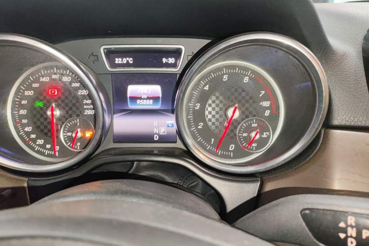 Used Mercedes-Benz GLE-Class  Odometer Close Up