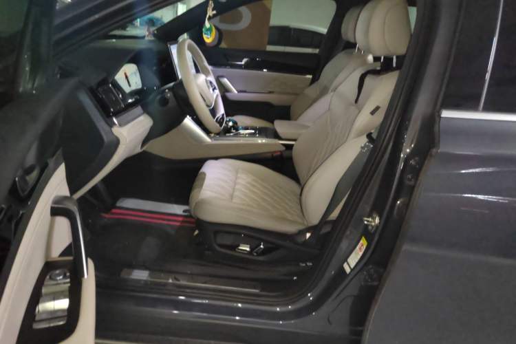 Used BYD Tang New Energy 2024 DM-i Glory Edition 112KM Prestige Model
