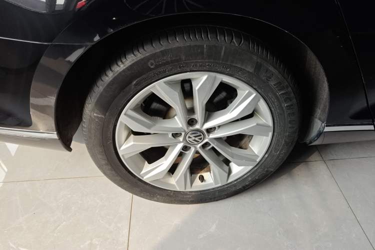 Used Volkswagen Magotan 2018 Facelift 330TSI DSG Luxury Model Right Rear Wheel Hub