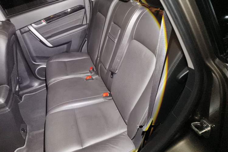 Used Chevrolet Captiva 2015 2.4L 4x4 Flagship Edition 7-Seater