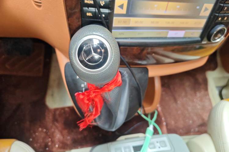 Used Mercedes-Benz Vito 2011 2.5L 7-seater executive version Gear Lever