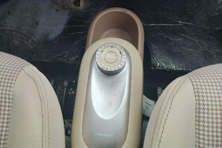 Used Wuling Hongguang MINIEV 2025 Four-Door Version Advanced Edition Gear Lever
