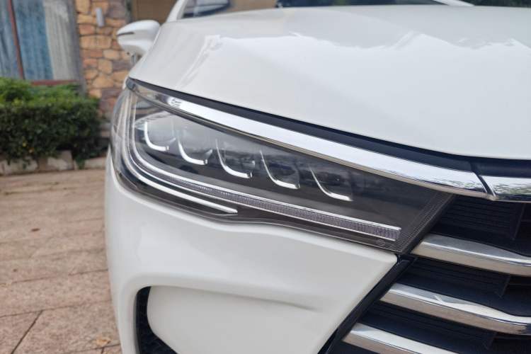 Used BYD Song MAX 2017 1.5T Automatic Smart Connect Elite 7-Seater Right Front Headlight