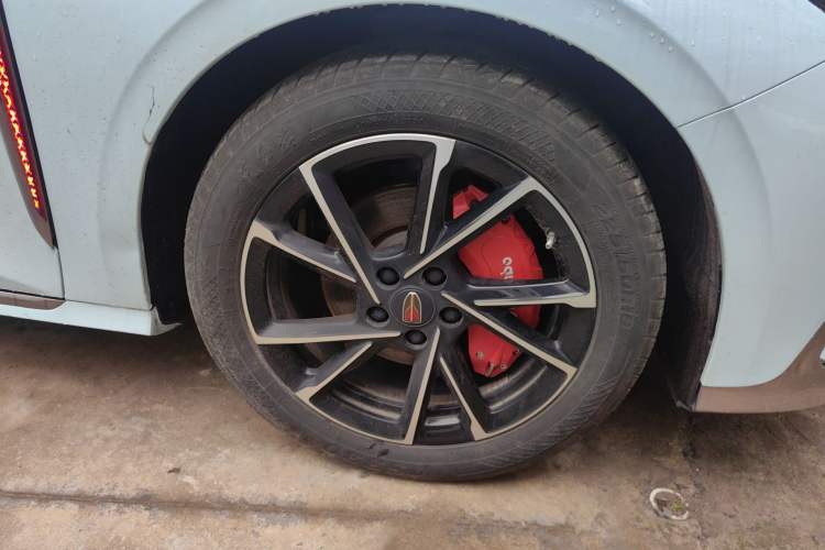 Used Hongqi H6 2024 2.0T ZhiMei Edition Right Front Wheel Hub