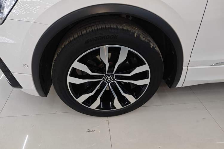 Used Volkswagen Tiguan L 2021 330TSI Automatic Two-Wheel Drive R-Line Enhanced Edition
