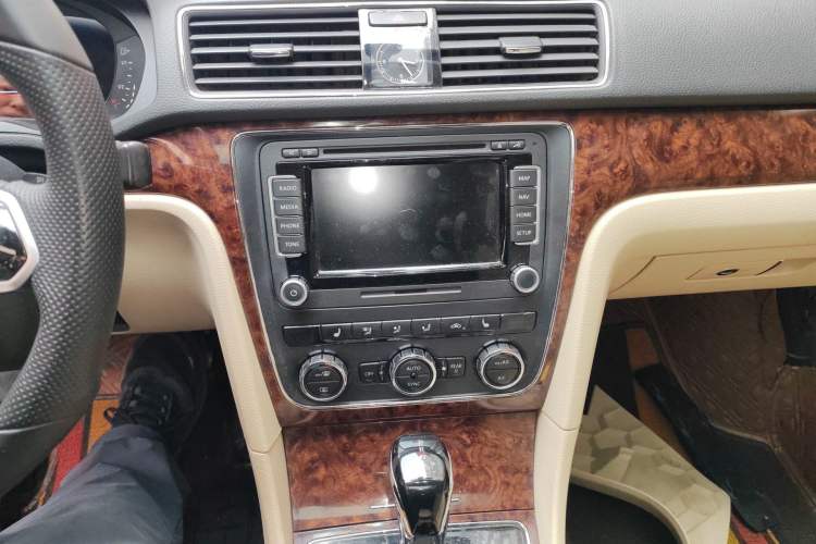 Used Volkswagen Passat 2013 1.8TSI DSG Prestige Edition Audio And AC Panel