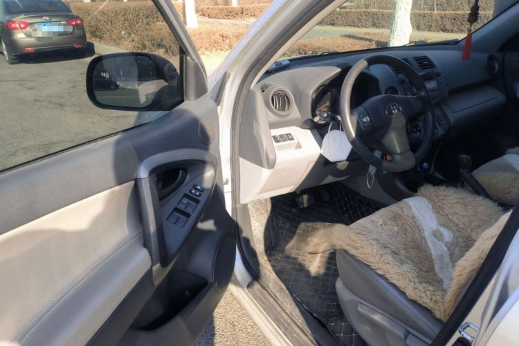 Used Toyota RAV4 2009 2.0L Automatic Luxury Edition