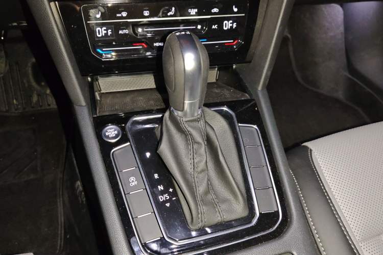 Used Volkswagen Magotan 2026 30 Million Vehicles Selected Model 280TSI DSG Luxury Edition