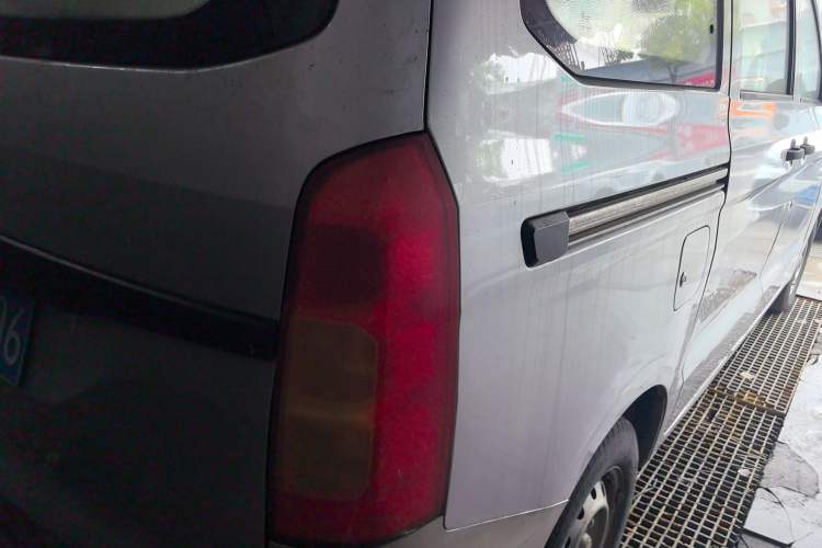 Used Wuling Hongguang V 2019 1.5L Jingqu Version China VI LAR Right Rear Taillight
