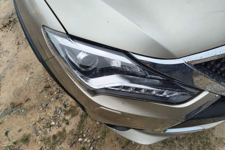 Used BYD Tang New Energy 2015 2.0T Four-Wheel-Drive Flagship Model Right Front Headlight