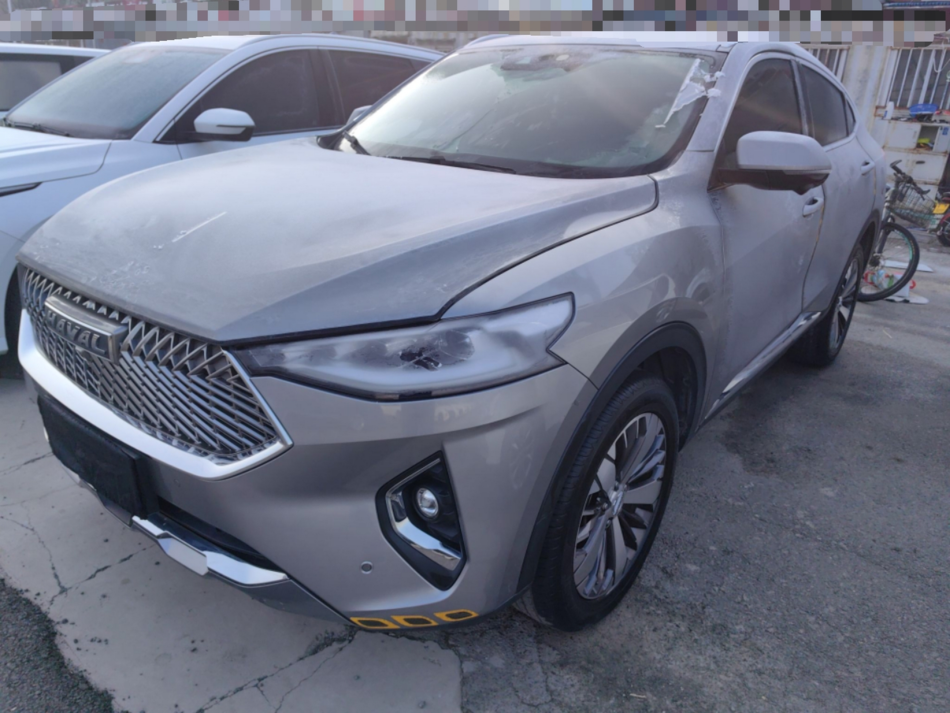 Под передней частью автомобиля