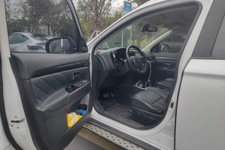 Used Mitsubishi Outlander 2019 2.0L Two-Wheel Drive Comfort Edition 5 Seats China V Standard
