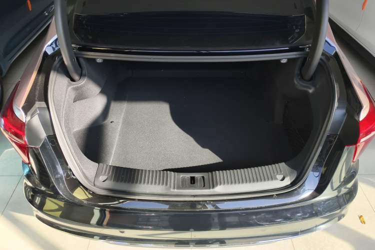 Used Hongqi H5 2024 2.0T Automatic Smart Connect Flagship Edition