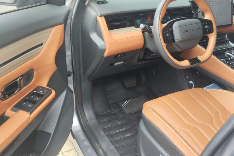 Used JETOUR Dashing 2025 1.5T DCT Luxury Edition