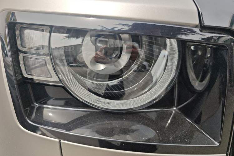 Used Land Rover Defender 2025 110 3.0T P400 X Right Front Headlight