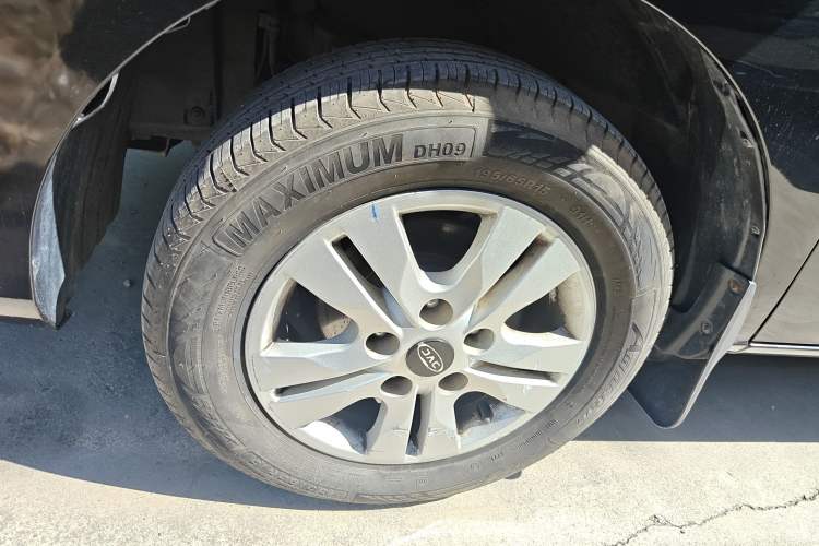 Used JAC Refine M3 2019 IKEA Edition 1.6L Luxury Smart Model Left Front Wheel Hub