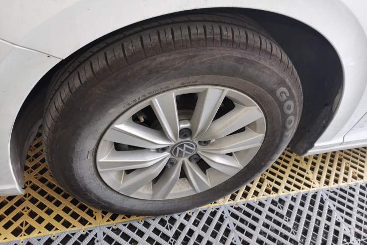 Used Volkswagen Lavida 2024 1.5L Automatic DeYi Edition Left Front Wheel Hub