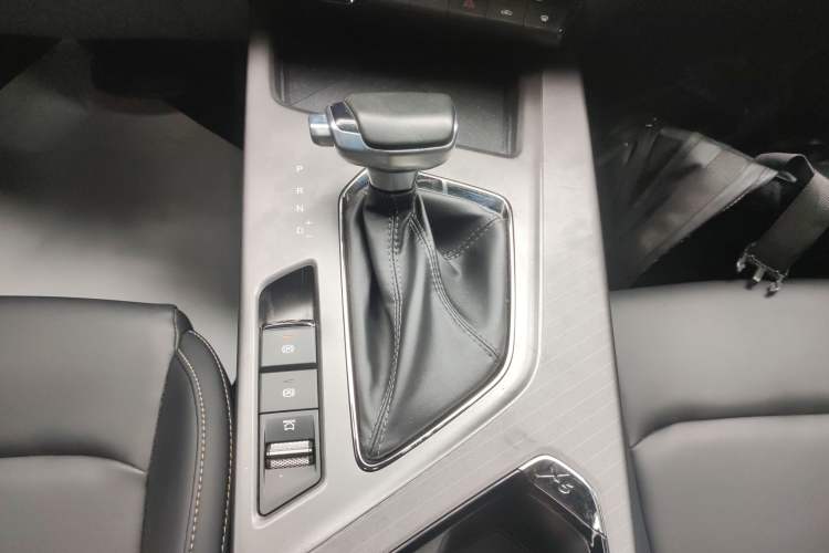 Used CHANGAN OSHAN X5 PLUS 2023 Revised 1.5T DCT Pioneer Edition Gear Lever