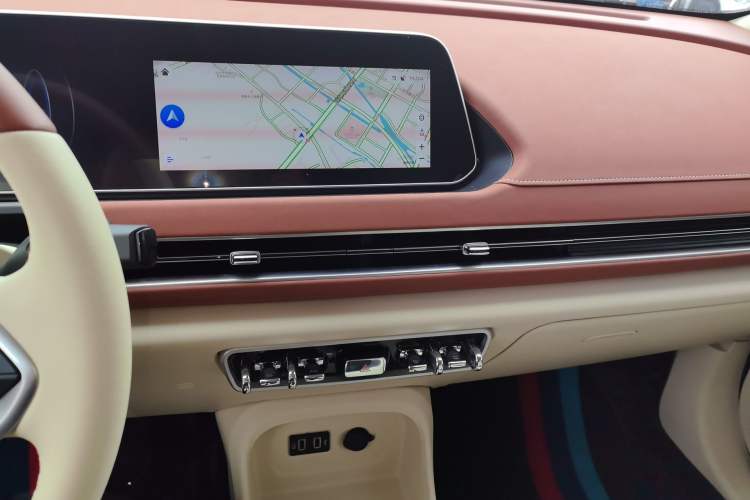 Used ORA Good Cat 2022 Morandi Edition 400km Standard Range Luxury Version Lithium Iron Phosphate