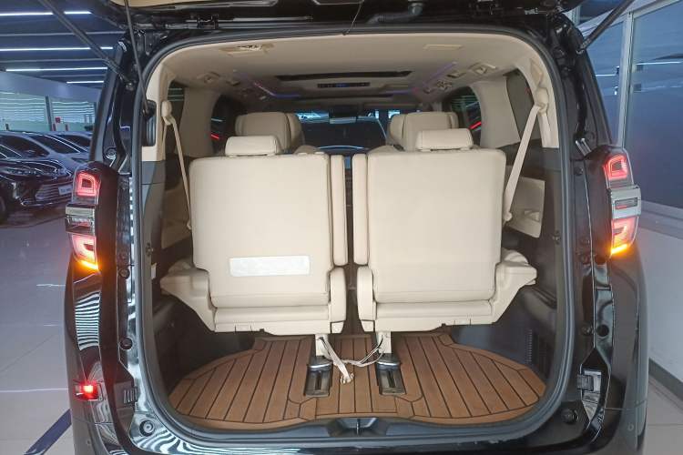 Used Toyota Vellfire 2023 Crown Dual-Engine 2.5L HV Prestige Edition
