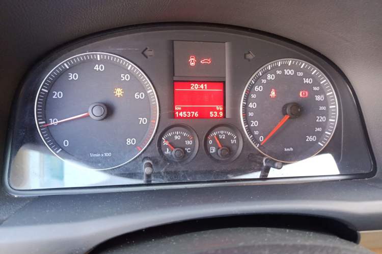 Used Volkswagen Touran 2008 2.0L Smart Edition 5-seat Manual
