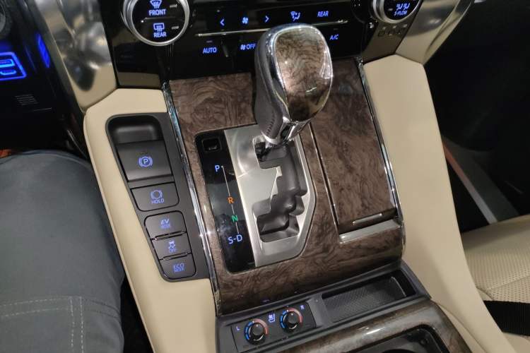 Used Toyota Vellfire 2021 Crown Dual-Engine 2.5L HV Supreme Edition
