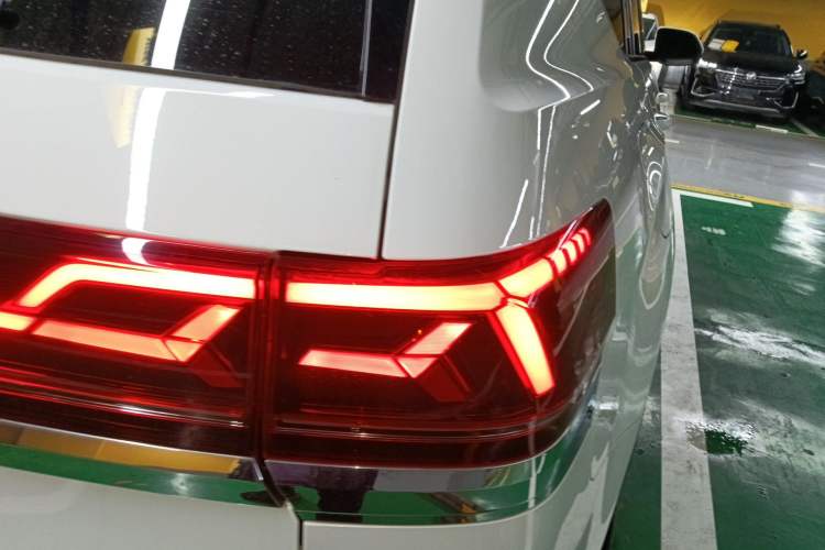 Used Volkswagen Teramont 2021 530 V6 All-Wheel Drive Prestige Flagship Edition Right Rear Taillight