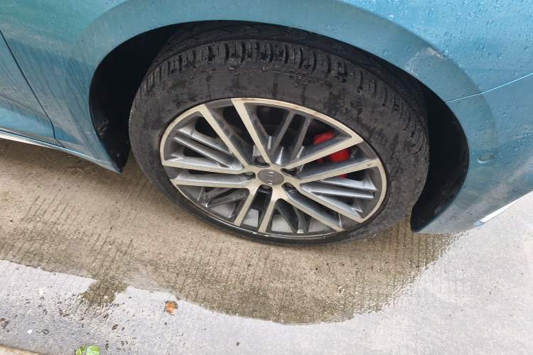 Used Geely Auto Preface 2021 2.0TD Designer's Recommended Edition Right Front Wheel Hub