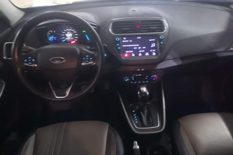 Used Ford Escort 2019 EcoBoost 125 Automatic Luxury Edition Center Console