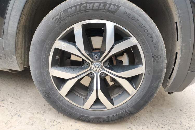 Used Volkswagen Teramont 2017 380TSI Four-Wheel Drive Luxury Edition Right Front Wheel Hub