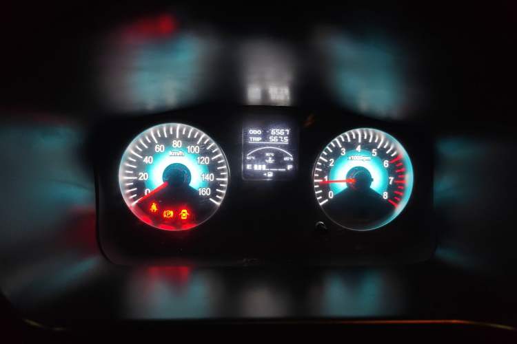 Used Jinbei Gold Hiace M Classic 2024 1.5L Engineering Lion Passenger Vehicle 5 Seats Odometer Close Up