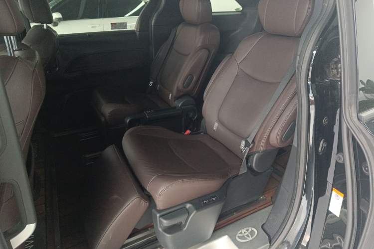 Used Toyota Granvia 2022 2.5L Hybrid Flagship Edition