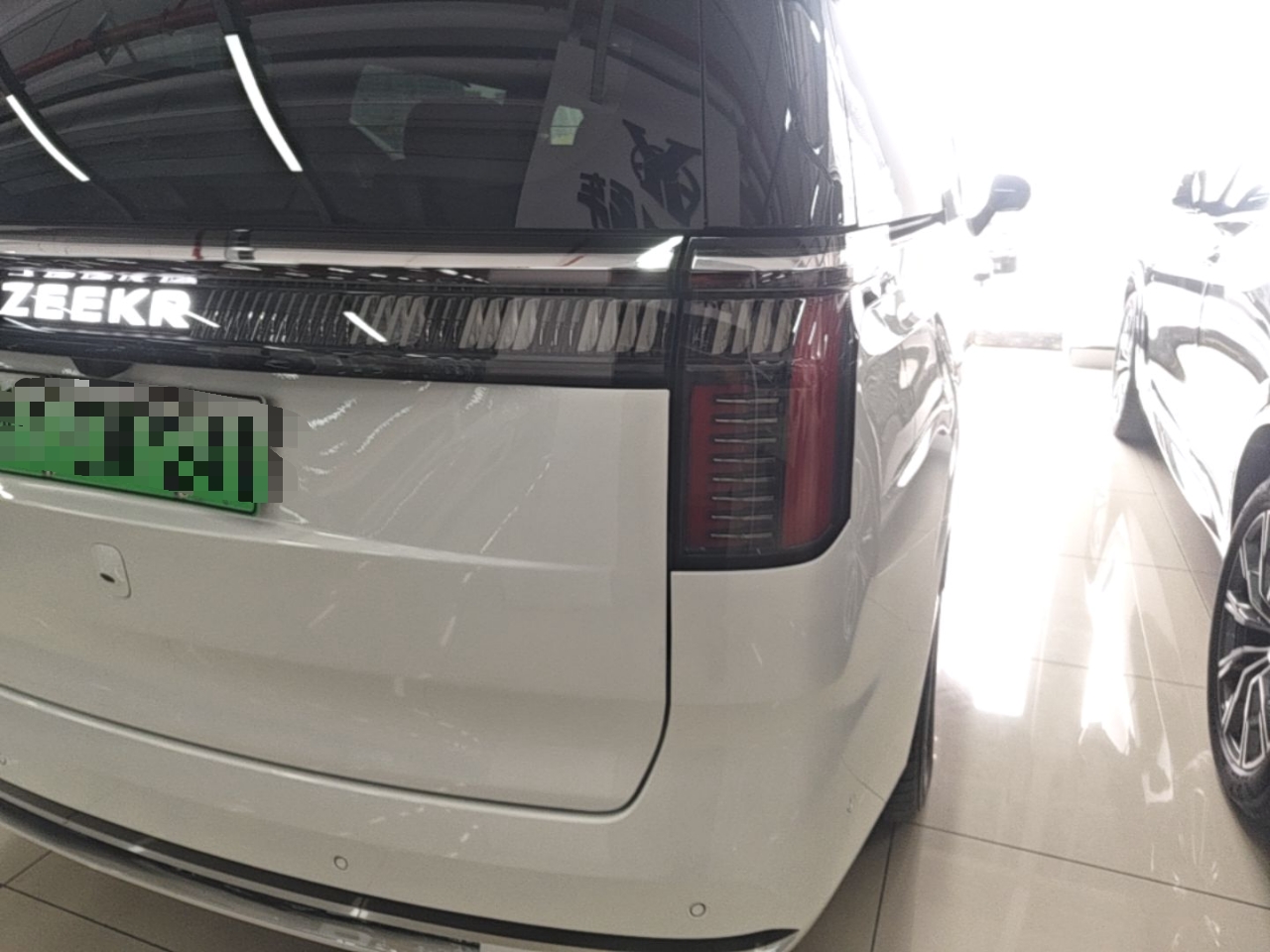 Zeekr 009 2024 Six-Seat Executive Version 4WD 108 kWh — снимка 9