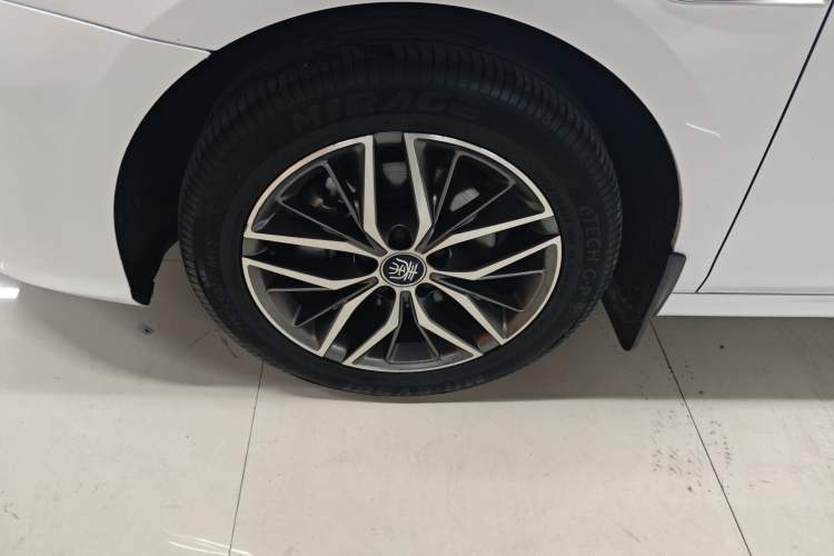 Used BYD Qin PLUS 2023 Champion Edition DM-i 120KM Excellence Model Left Front Wheel Hub