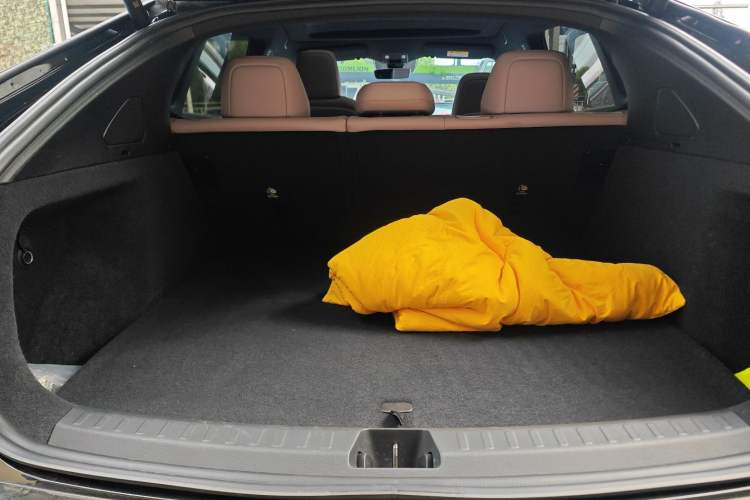 Used ONVO L60 2024 60 kWh Rear-Drive Version