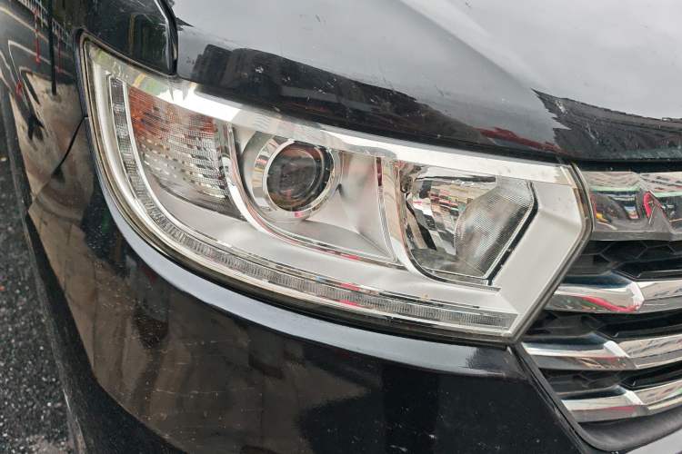 Used JAC Refine M3 2018 IKEA Edition 1.6L Luxury Smart Model Right Front Headlight