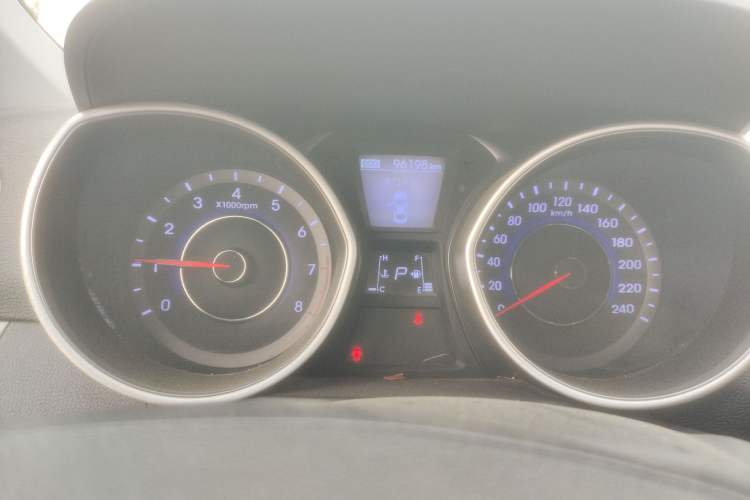 Used Hyundai Elantra (5th Generation / Langdong) 2015 1.6L Automatic Leading Model Odometer Close Up