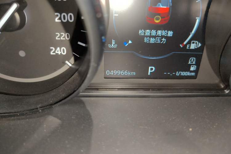 Used Land Rover Discovery 2018 3.0 SC V6 SE Odometer Close Up