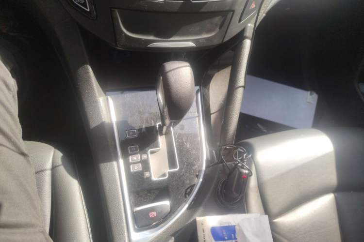 Used Dongfeng Aeolus AX7 2015 2.0L Automatic Zhiyi Trim