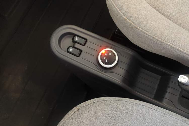 Used Wuling Hongguang MINIEV 2021 Macaron Premium Model – Lithium Iron Phosphate Gear Lever